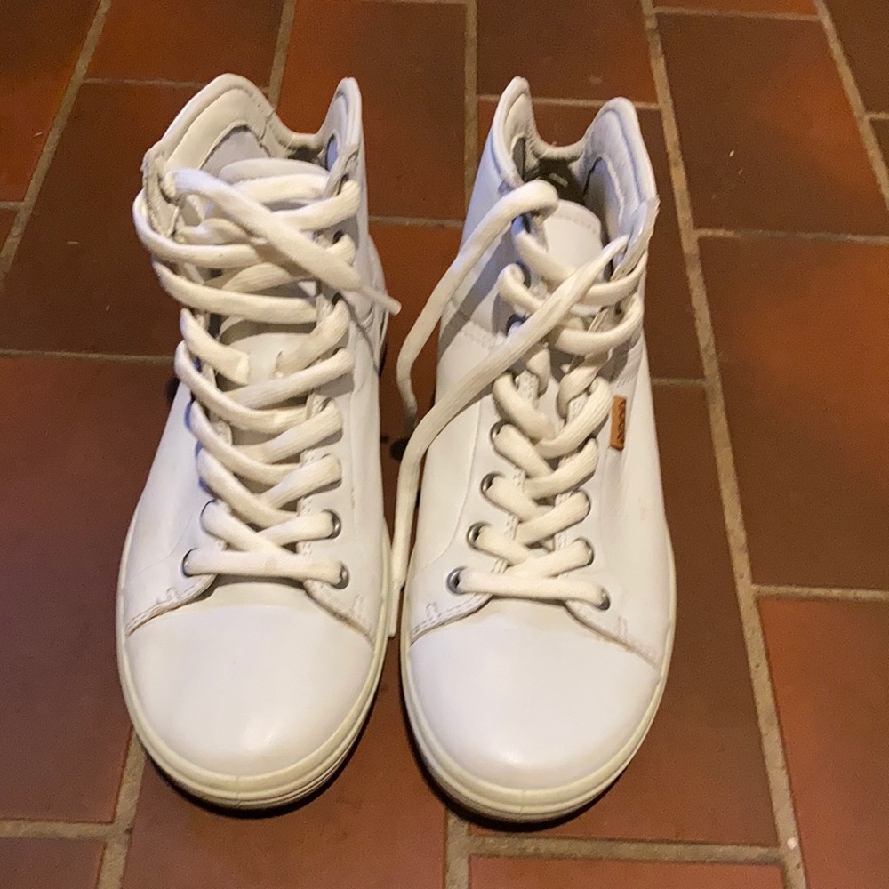 Ecco white Hi Tops